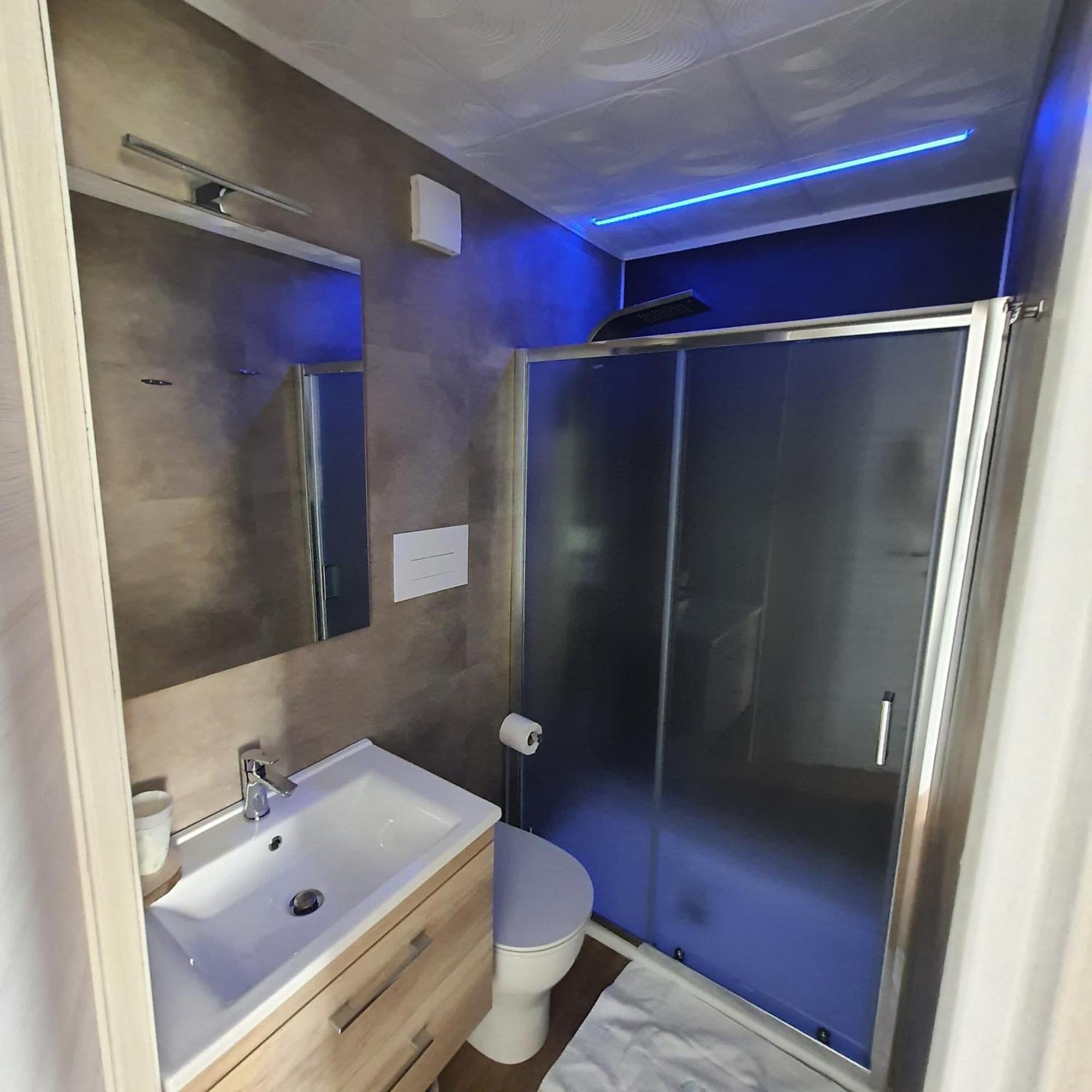 Botel Viva Suitesboat